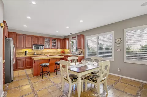 Kitchen - 21809 Taylor Ct, Santa Clarita, CA 91390 photo 2 of 4