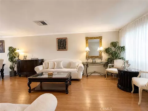 17041 Roscoe Blvd #3, Northridge, CA 91325