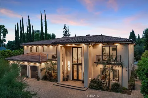 23042 Calvert St, Woodland Hills, CA 91367