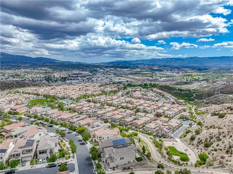 View/Area - 20726 Celadon Ct, Saugus, CA 91350 photo 10 of 14