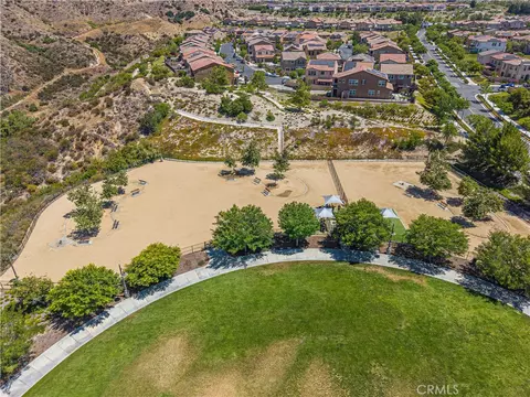 View/Area - 20726 Celadon Ct, Saugus, CA 91350 photo 12 of 14
