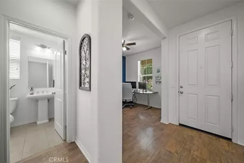 Entry Way - 20726 Celadon Ct, Saugus, CA 91350 photo 2 of 9