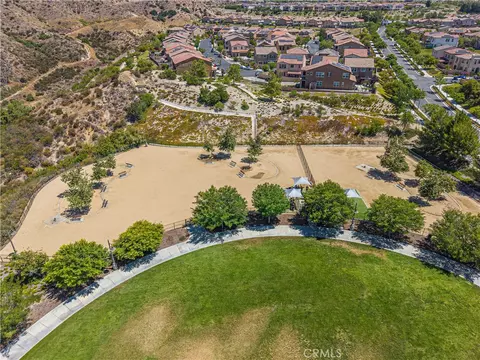 View/Area - 20726 Celadon Ct, Saugus, CA 91350 photo 12 of 14