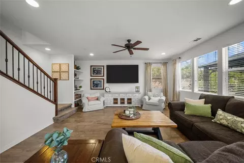 Living - 20726 Celadon Ct, Saugus, CA 91350 photo 2 of 2