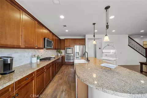 Kitchen - 20726 Celadon Ct, Saugus, CA 91350 photo 2 of 4
