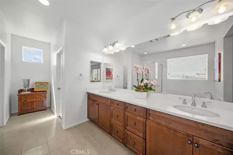 Entry Way - 20726 Celadon Ct, Saugus, CA 91350 photo 8 of 9