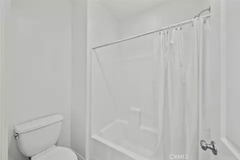 Bath - 20726 Celadon Ct, Saugus, CA 91350 photo 2 of 2