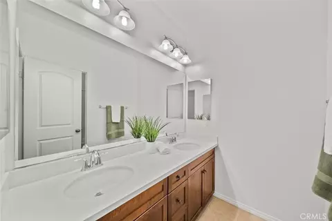 Bath - 20726 Celadon Ct, Saugus, CA 91350 photo 1 of 2