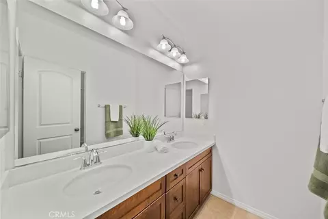 Bath - 20726 Celadon Ct, Saugus, CA 91350 photo 1 of 1