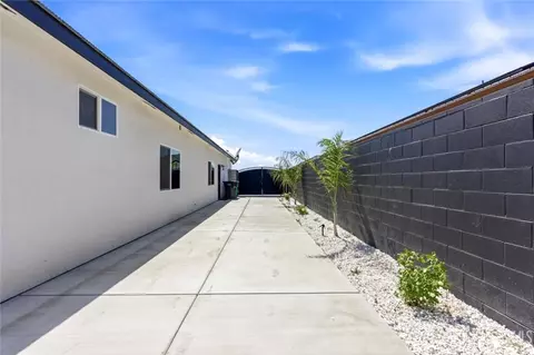 Exterior - 1008 Eckmann, Shafter, CA 93263 photo 4 of 8