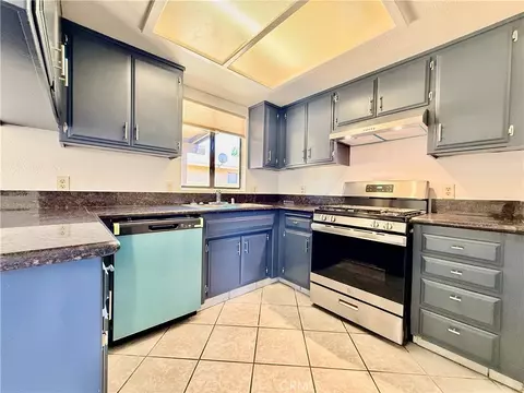 Kitchen - 606 E Avenue J9, Lancaster, CA 93535 photo 6 of 8