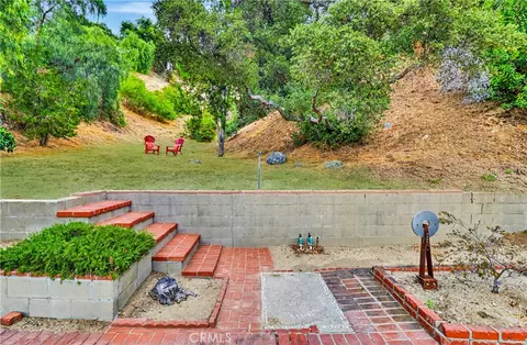Exterior - 9522 Cedarvale Rd, Tujunga, CA 91042 photo 7 of 31