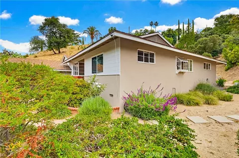 Exterior - 9522 Cedarvale Rd, Tujunga, CA 91042 photo 14 of 31