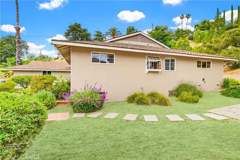 Exterior - 9522 Cedarvale Rd, Tujunga, CA 91042 photo 5 of 31