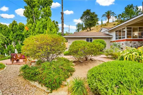Exterior - 9522 Cedarvale Rd, Tujunga, CA 91042 photo 3 of 31