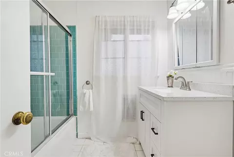 Bath - 9522 Cedarvale Rd, Tujunga, CA 91042 photo 5 of 5