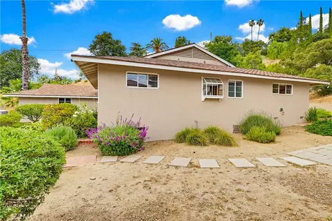 Exterior - 9522 Cedarvale Rd, Tujunga, CA 91042 photo 4 of 31