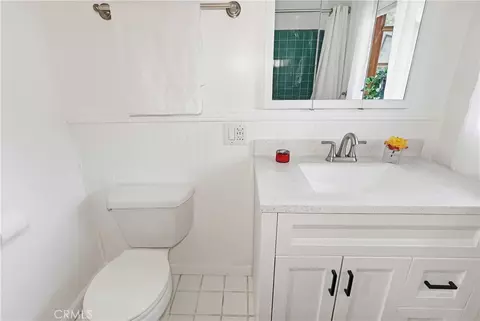 Bath - 9522 Cedarvale Rd, Tujunga, CA 91042 photo 2 of 5