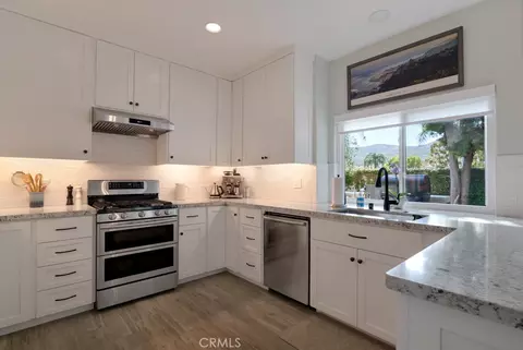 305 Saint Thomas, Oak Park, CA 91377 photo 4
