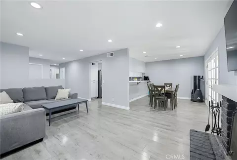 Living - 2450 Stow, Simi Valley, CA 93063 photo 2 of 3