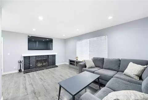 Living - 2450 Stow, Simi Valley, CA 93063 photo 1 of 3