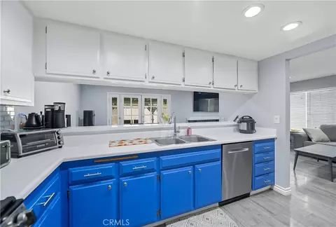 Kitchen - 2450 Stow, Simi Valley, CA 93063 photo 2 of 3