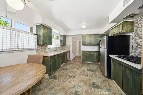 Kitchen - 44421 Lowtree Ave, Lancaster, CA 93534 photo 3 of 4