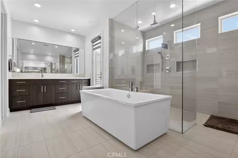 Bath - 61 Iluna, Irvine, CA 92618 photo 1 of 3
