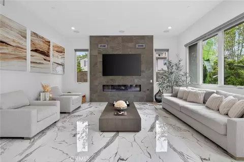 Living - 61 Iluna, Irvine, CA 92618 photo 1 of 2