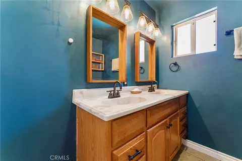 Bath - 10311 Marcus, Tujunga, CA 91042 photo 1 of 3