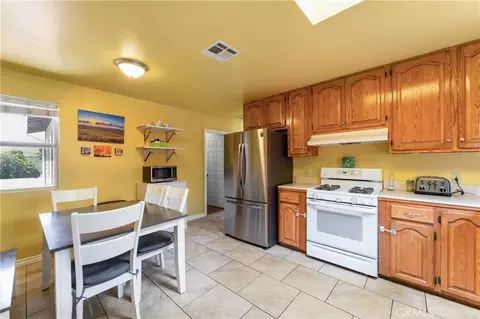 Kitchen - 10311 Marcus, Tujunga, CA 91042 photo 2 of 2