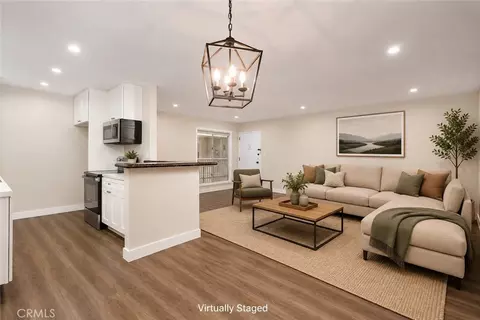 5320 Zelzah Ave #201, Encino, CA 91316