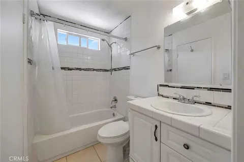 Bath - 42921 Alep, Lancaster, CA 93536 photo 2 of 2