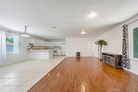 Living - 42921 Alep, Lancaster, CA 93536 photo 2 of 4