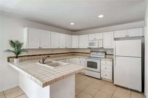 Kitchen - 42921 Alep, Lancaster, CA 93536 photo 1 of 4