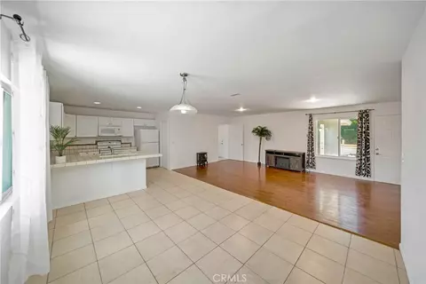 Living - 42921 Alep, Lancaster, CA 93536 photo 4 of 4