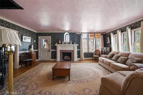 Living - 44651 Beech Ave, Lancaster, CA 93534 photo 1 of 2