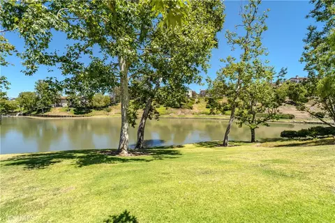 View/Area - 405 Huyler Ln #D, Simi Valley, CA 93065 photo 1 of 7