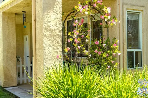 Exterior - 405 Huyler Ln #D, Simi Valley, CA 93065 photo 9 of 15