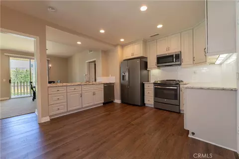Kitchen - 405 Huyler Ln #D, Simi Valley, CA 93065 photo 2 of 6