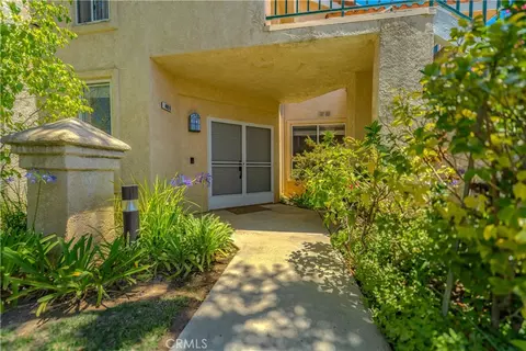 Exterior - 405 Huyler Ln #D, Simi Valley, CA 93065 photo 2 of 15