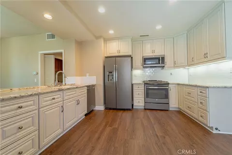 Kitchen - 405 Huyler Ln #D, Simi Valley, CA 93065 photo 1 of 6