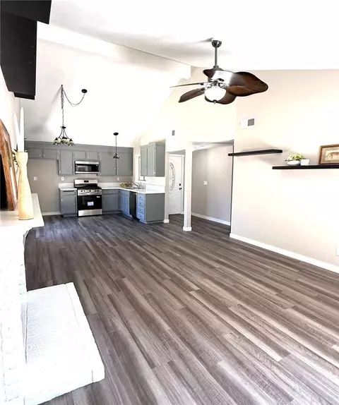 Living - 44251 E Raysack, Lancaster, CA 93535 photo 4 of 5