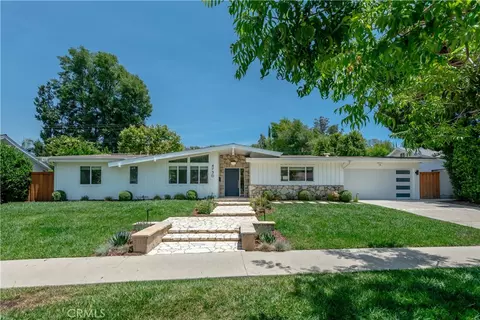 4730 Degovia Ave, Woodland Hills, CA 91364