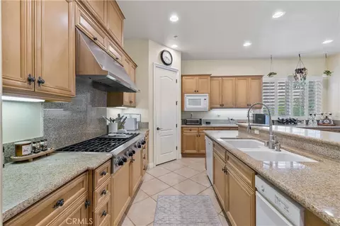 Kitchen - 4959 Shady Trl, Simi Valley, CA 93063 photo 3 of 4