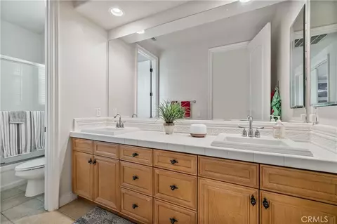 Bath - 4959 Shady Trl, Simi Valley, CA 93063 photo 4 of 4