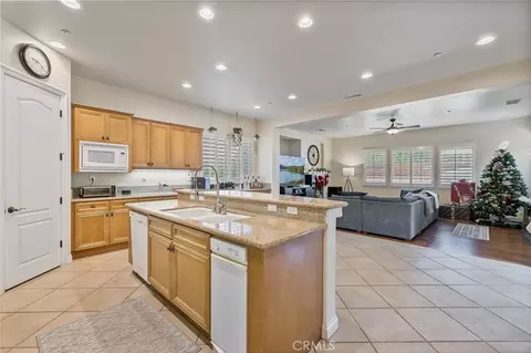 Kitchen - 4959 Shady Trl, Simi Valley, CA 93063 photo 2 of 4