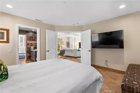 Bedroom - 1000 Mandalay Beach Rd, Oxnard, CA 93035 photo 4 of 6