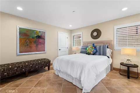 Bedroom - 1000 Mandalay Beach Rd, Oxnard, CA 93035 photo 3 of 6