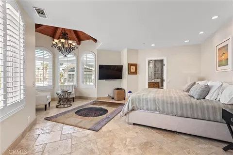 Bedroom - 1000 Mandalay Beach Rd, Oxnard, CA 93035 photo 5 of 6